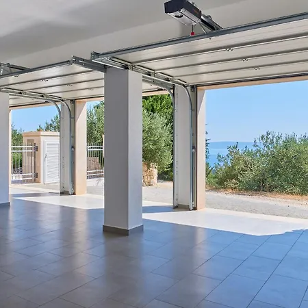 Vila With Two Separate Four-bed Apartments, Private Pool, Grill And Garage
