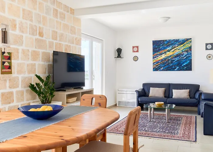 Vila With Two Separate Four-bed Apartments, Private Pool, Grill And Garage Makarska