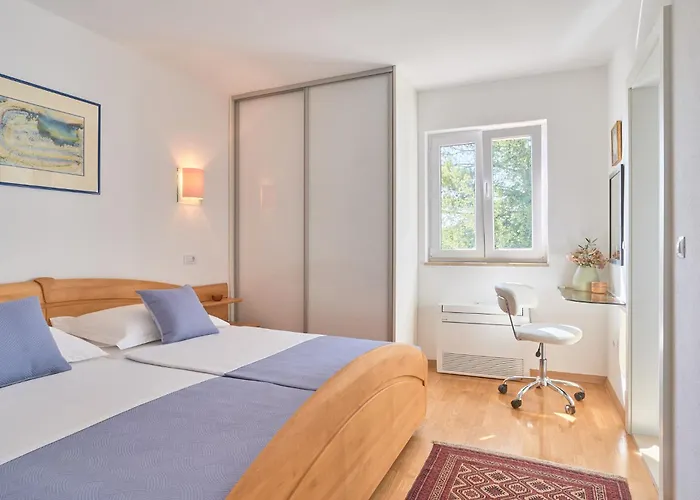 With Two Separate Four-bed Apartments, Private Pool, Grill And Garage * Makarska