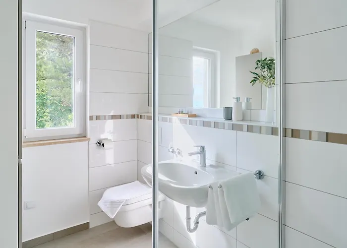 With Two Separate Four-bed Apartments, Private Pool, Grill And Garage Vila Makarska