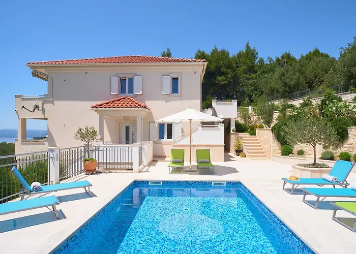 With Two Separate Four-bed Apartments, Private Pool, Grill And Garage Makarska