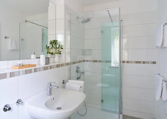 With Two Separate Four-bed Apartments, Private Pool, Grill And Garage * Makarska