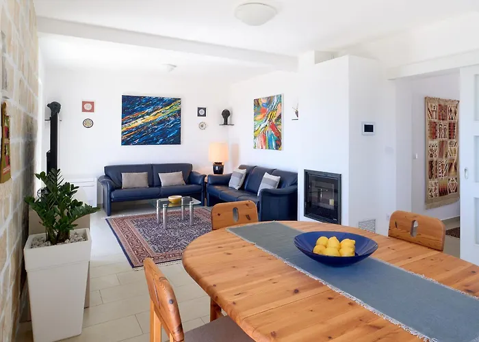 With Two Separate Four-bed Apartments, Private Pool, Grill And Garage Vila *