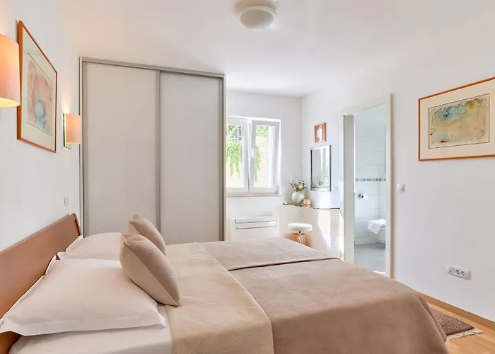 Vila With Two Separate Four-bed Apartments, Private Pool, Grill And Garage *