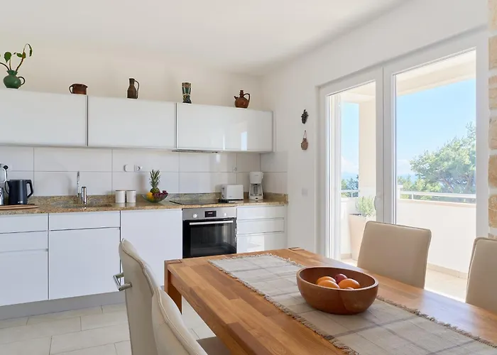 With Two Separate Four-bed Apartments, Private Pool, Grill And Garage * Makarska