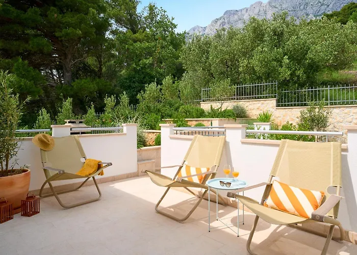 Vila With Two Separate Four-bed Apartments, Private Pool, Grill And Garage