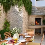 Luce - 2 Private Units, Pool, Grill & Garage וילה מאקרסקה