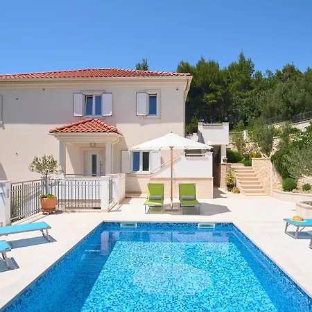 Luce - 2 Private Units, Pool, Grill & Garage Makarska