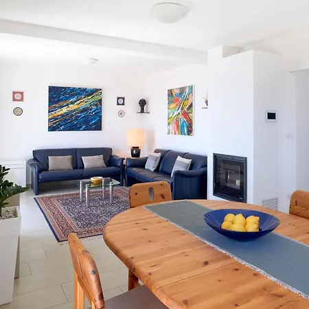 Luce - 2 Private Units, Pool, Grill & Garage Villa *