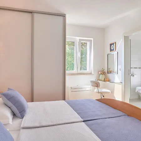 Luce - 2 Private Units, Pool, Grill & Garage Villa Makarska